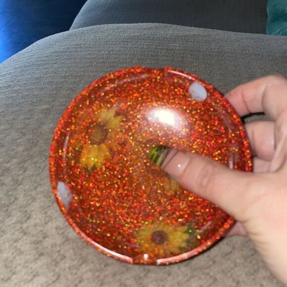 Handmade resin epoxy ashtray - Picture 3 of 3